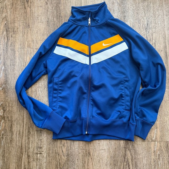 Nike - Picture 2 of 5